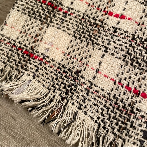 NWT Zara tweed top with buttons - Picture 6 of 9